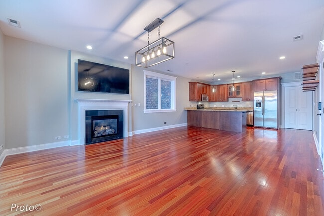 Building Photo - 1018 S May St