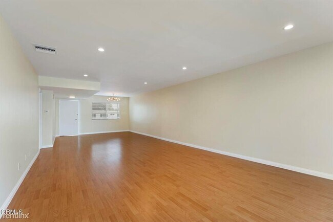 Building Photo - 2 br, 1.5 bath Condo - 1000 Cordova St Apt...