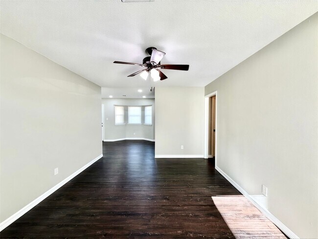Foto del edificio - Charming Remodeled 3-Bedroom Home Just Feet from Jenks High School