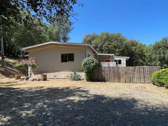 Primary Photo - 50738 Critter Creek Ln
