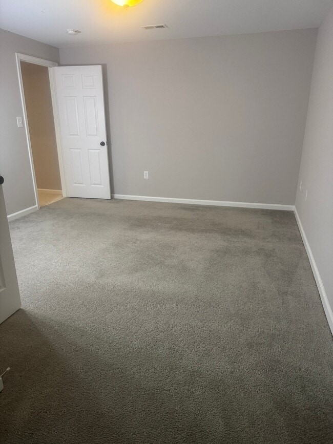 Building Photo - 5122 Lake Terrapin Dr