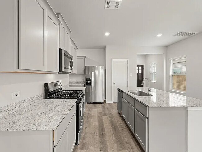 Foto del edificio - 17115 King Eider Rd
