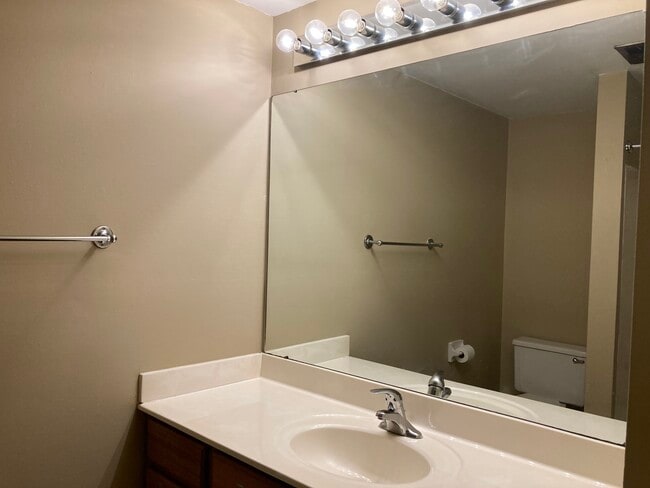 Building Photo - 1680 Summit St