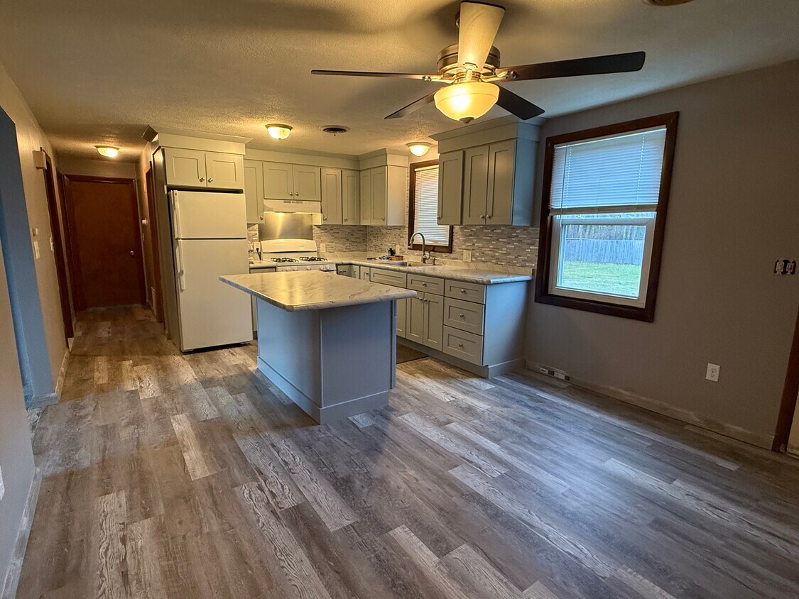 Foto principal - 388 Newcomb Rd