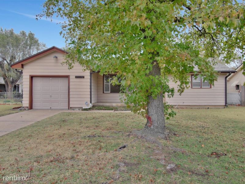 Primary Photo - 3 br, 1 bath House - 2820 S. Greenway Blvd.