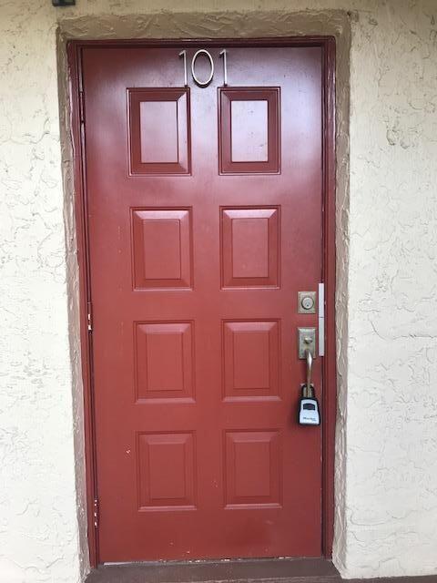 Foto del edificio - 3590 Blue Lake Dr