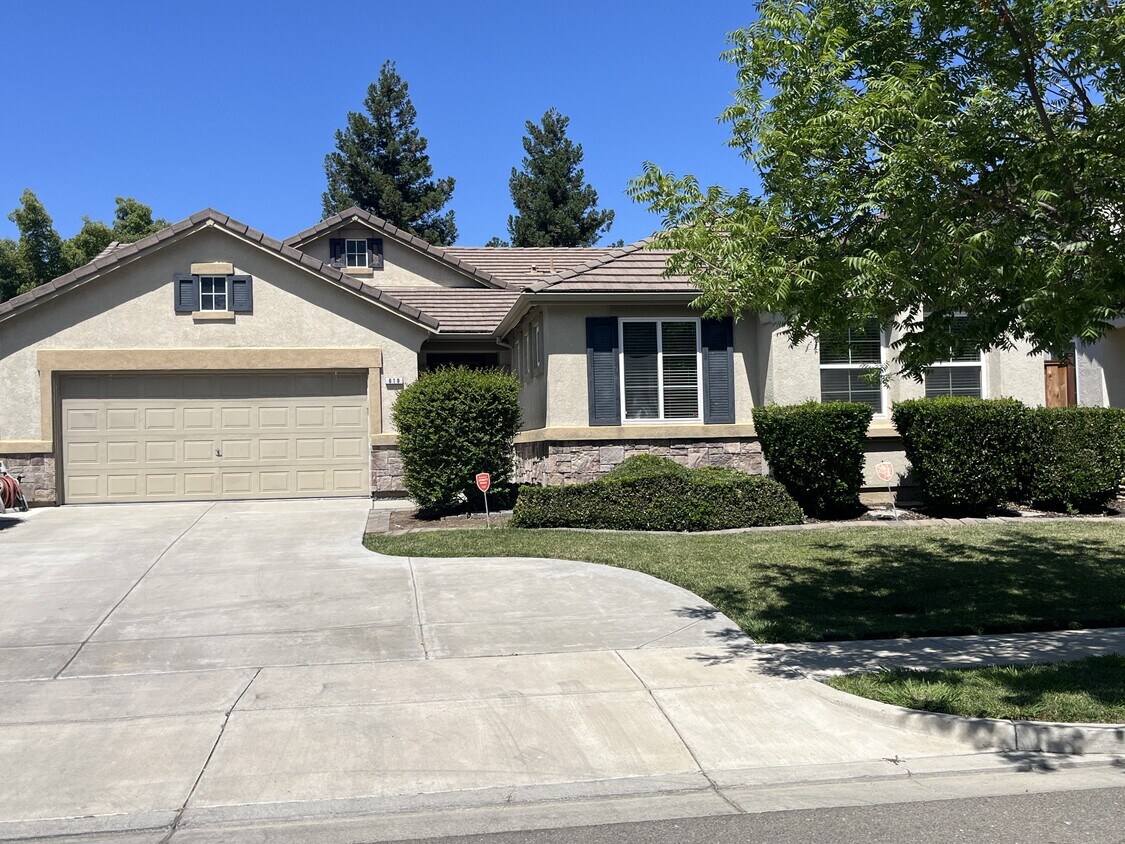 Foto principal - 619 Snow Creek Ln
