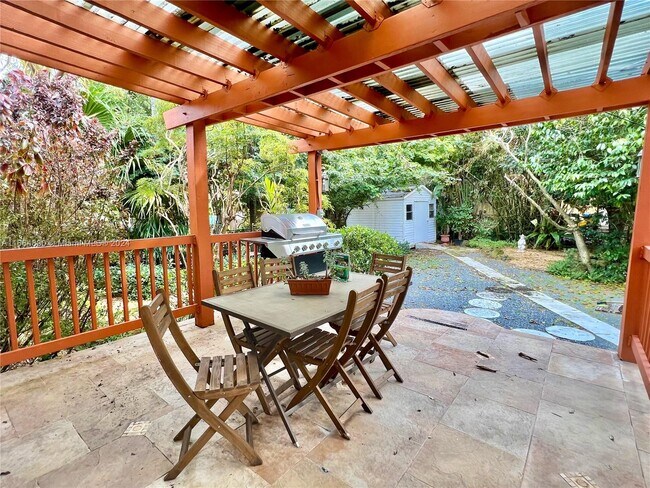 Foto del edificio - 130 NE 49th St