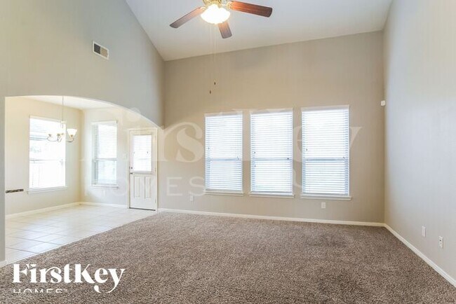 Foto del edificio - 22550 Stillwater Valley Ln