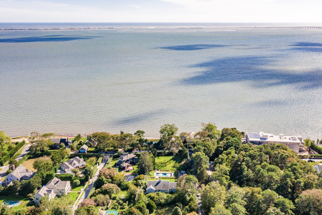 30 Hill Top Ave, Southampton, NY 11968 House for Rent in Southampton