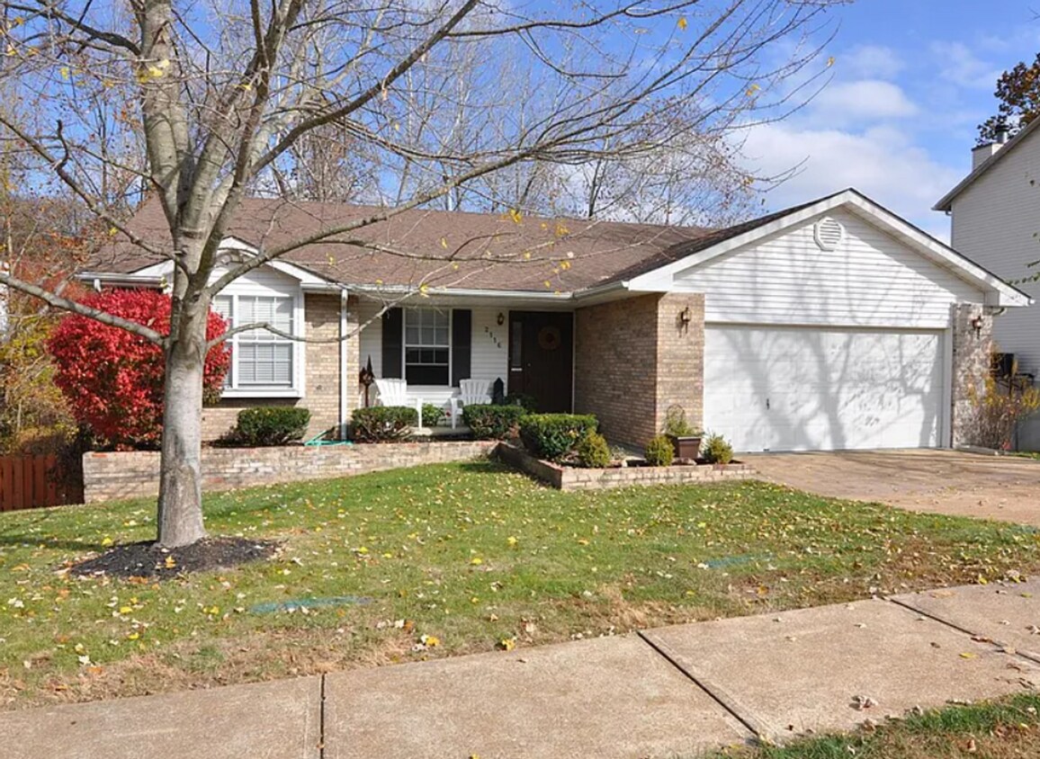 Foto principal - 2116 Doe Run Dr