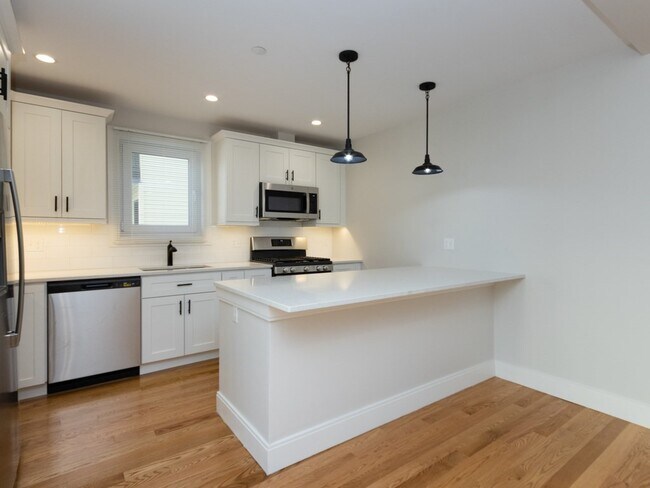 Building Photo - 5 Tovar St