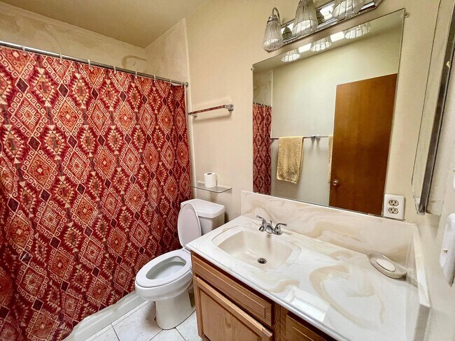 Building Photo - 74 N Davila Cir
