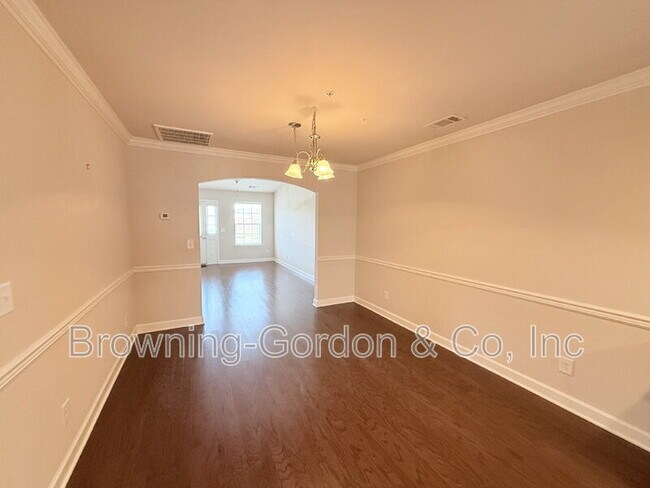 Foto del edificio - 1040 Charlie Daniels Pkwy
