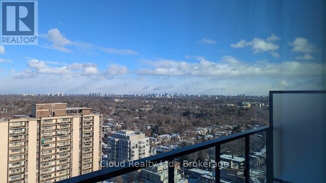 Photo du bâtiment - 120 Broadway Ave