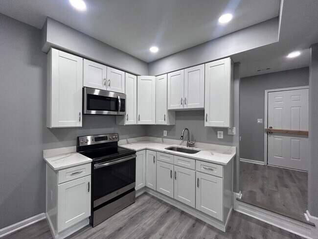 Foto del edificio - Baltimore - 2 + Den Bedrooms and 1.5 baths Available!