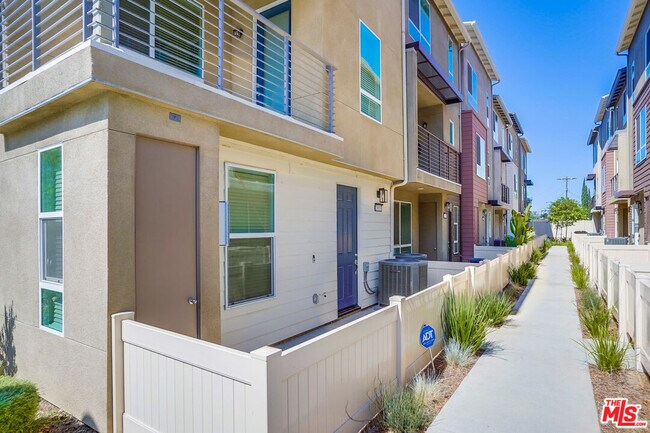 Foto del edificio - 20619 Oakglen Ln