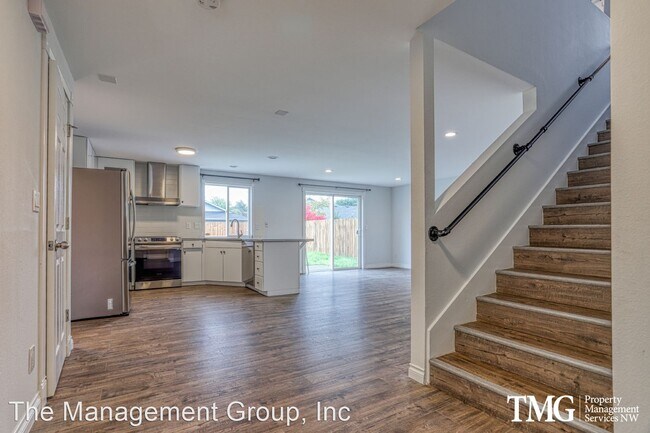 Building Photo - 5 br, 2.5 bath House - 705 SE 146th Avenue