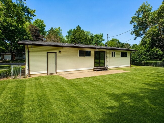 Building Photo - 10220 Doane Dr