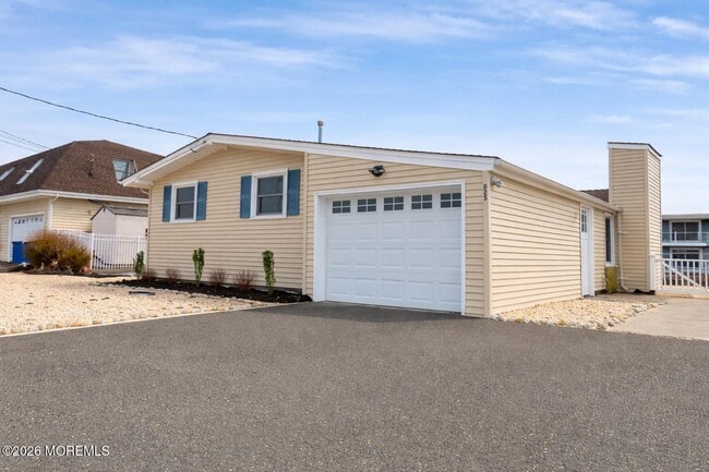 Building Photo - 825 Leeward Dr