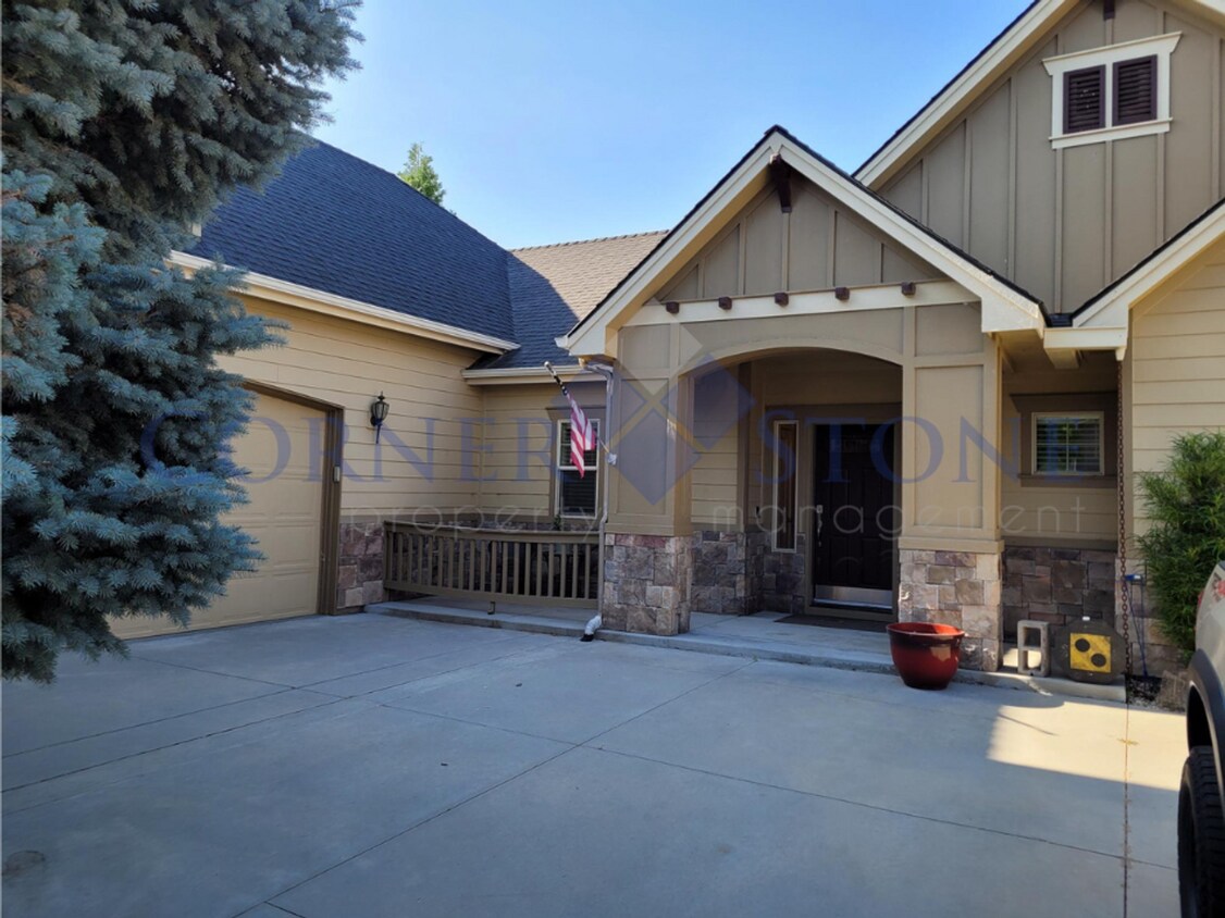 Primary Photo - Fabulous Home with Community Pool!