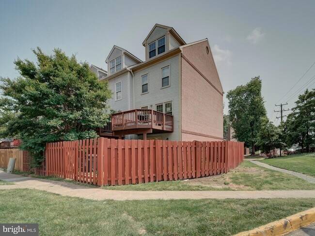 Foto del edificio - 3022 Kings Village Rd