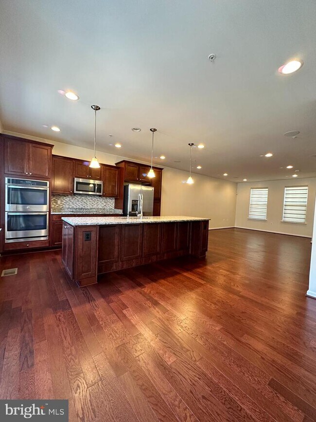 Foto del edificio - 3725 Roosevelt Pl NE