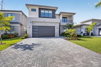Building Photo - 8270 Essex Country Clb Dr