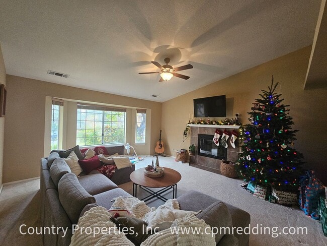 Building Photo - Spacious 4-Bedroom Home in Mary Lake Neighborhood Available January 15th!