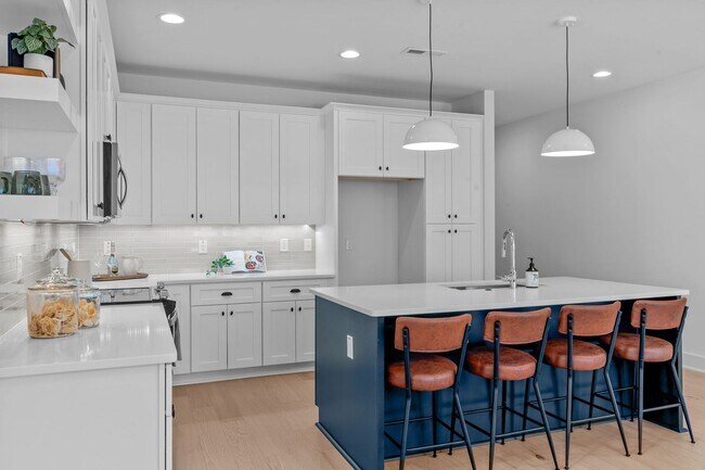 Foto del edificio - **OFFERING RENT PROMOTION FOR FIRST 6 MONTHS, WAIVED APPLICATION FEES & $200 MOVE IN PROMOTION** ...