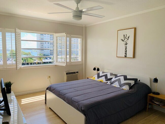 Foto del edificio - 220 Kings Point Dr