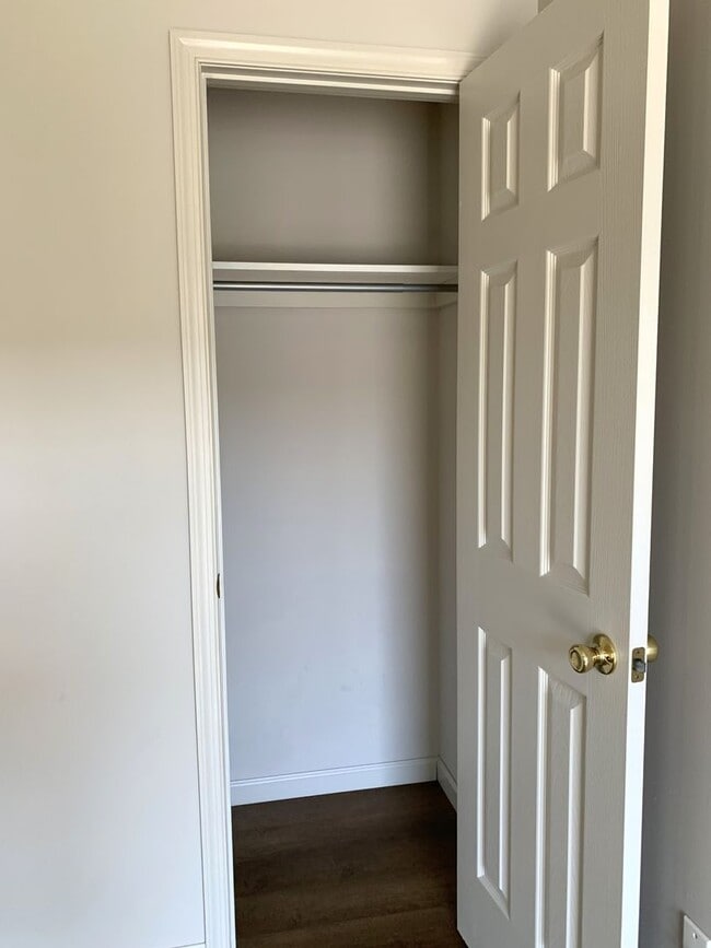 Building Photo - PRICE REDUCTION!! MOVE IN READY, 3 BED/2.5...