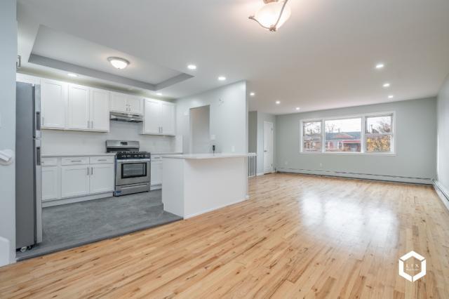 Foto principal - 2 bedroom in BROOKLYN NY 11236