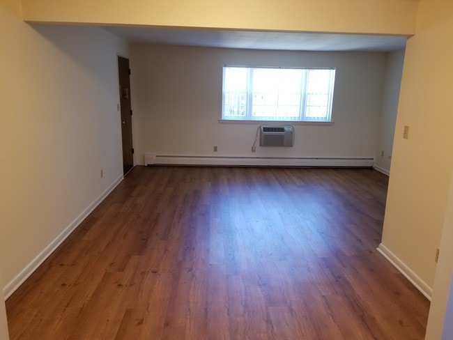 Building Photo - Garden Style Apartments in a park like setting.