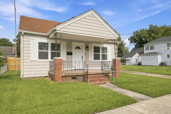 Building Photo - Freshly Renovated Ranch with a Spacious Fenced Yard