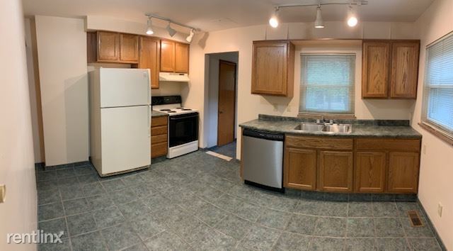 Building Photo - 2 br, 1 bath Townhome - 2822 Clifton Rd.