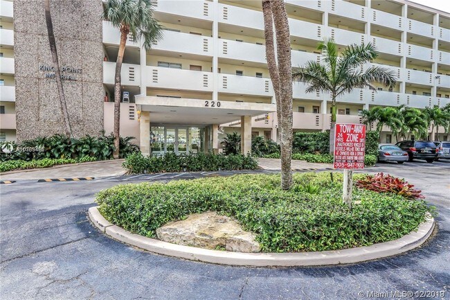 Foto del edificio - KING'S POINT IMPERIAL CONDO