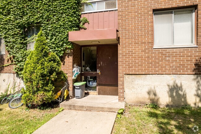 Building Photo - 2635 Rue Workman