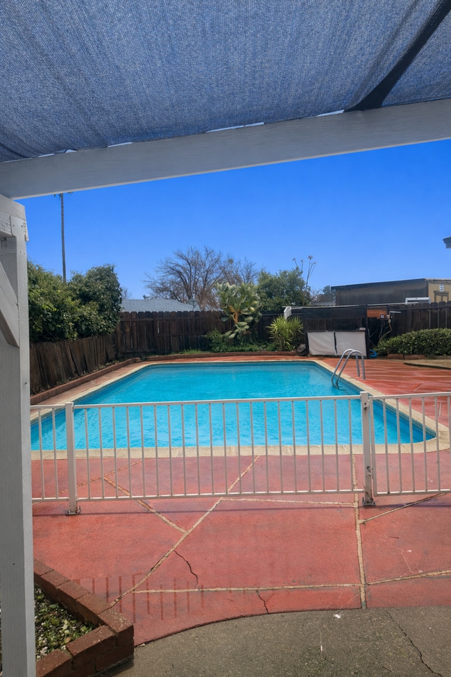 Building Photo - 1006 Franzel Rd