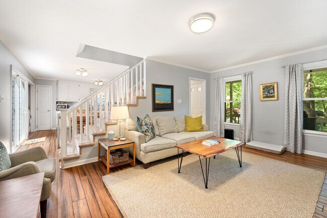 Building Photo - Charming and Private 4bd/2ba Home in Durha...