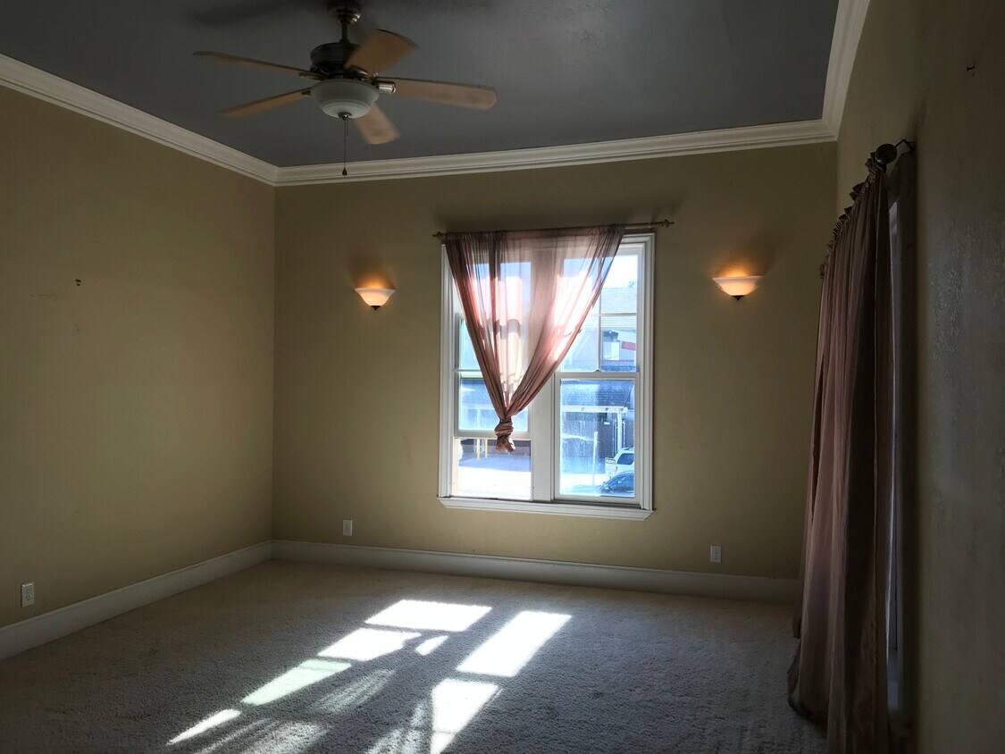 Living Room - 324 Locust St