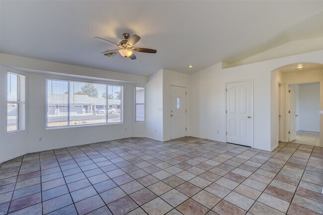 Foto del edificio - 3 bed, 2 bath home in Prescott Valley