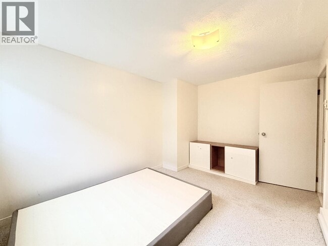 Building Photo - 7760 Decourcy Crescent