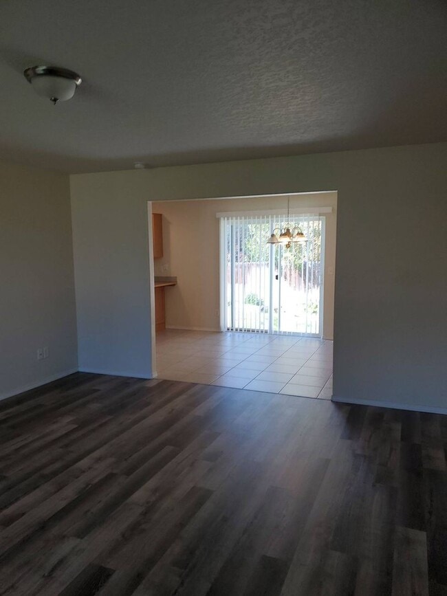 Building Photo - 460 Laguna Dr