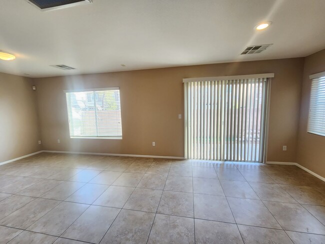 Foto del edificio - Charming 4-Bedroom Home in Las Vegas – Fre...