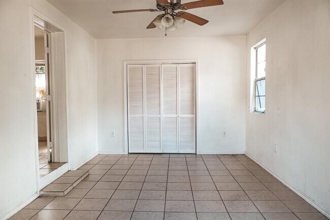 Building Photo - 806 3rd Ave N