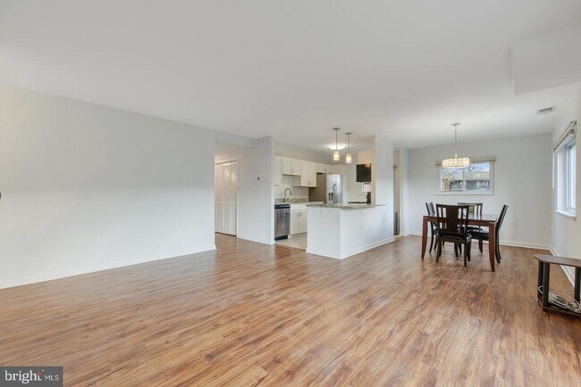 Foto del edificio - 350 Gatewater Ct