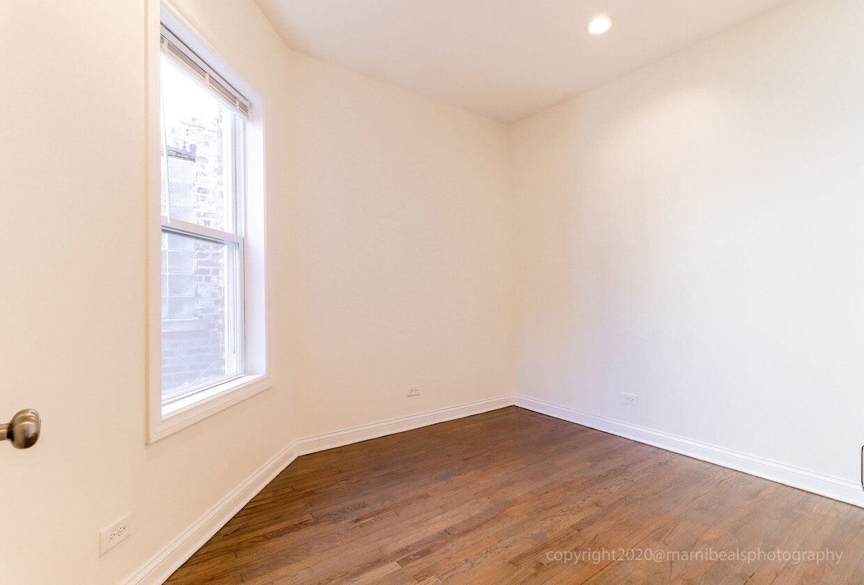 Foto principal - 6206 S Champlain Ave