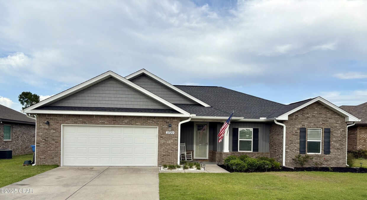 Foto principal - 3720 Cedar Park Dr