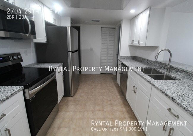 Building Photo - Recently Renovated 2/2 Condo in Quiet Brad...